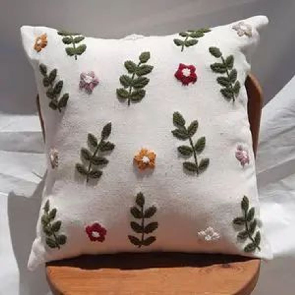 مشخصات کاور کوسن پانچ دوزی طرح گل بهاری