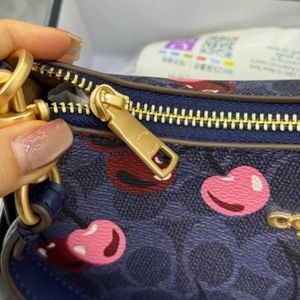 فروش اینترنتی کیف زنانه کوچ
