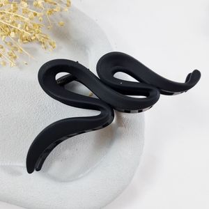 فروش اینترنتی کلیپس مو مدل مارپیچ مات سایز بزرگ رنگبندی نود