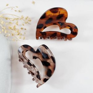 کلیپس موی زنانه مدل قلبی طرح پلنگی (آکریلیک درجه یک)