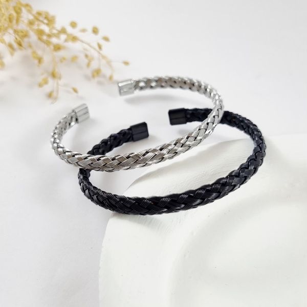 دستبند مردانه حصیری مشکی و نقره‌ای _ شیک و مینیمال