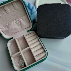 خرید اینترنتی قیمت کیف جواهرات زنانه چرمی شیک و قابل حمل