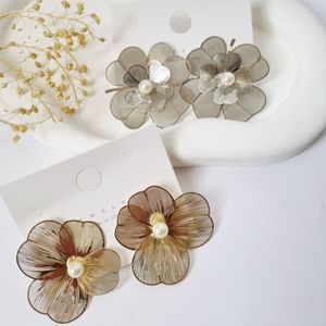 مشخصات گوشواره میخی زنانه استیل رنگ نقره ای و طلایی طرح گل شیک
