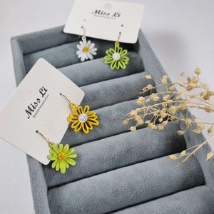 قیمت گوشواره دخترانه فانتزی طرح گل بابونه رنگی مدل Miss Li