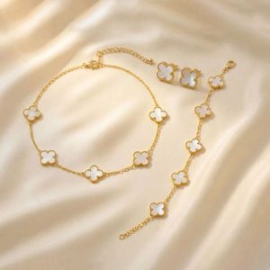 خرید اینترنتی قیمت سرویس گردنبند، دستبند و گوشواره طرح شبدر (ون کلیف) صدفی طلایی