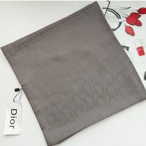 فروش اینترنتی روسری ابریشم ژاکارد طرح dior