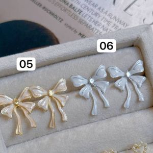 خرید اینترنتی گوشواره استیل طرح پاپیون زنانه