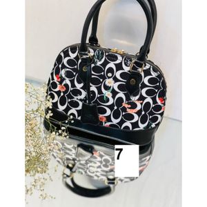 فروش اینترنتی کیف زنانه هلالی وارداتی درنیکا