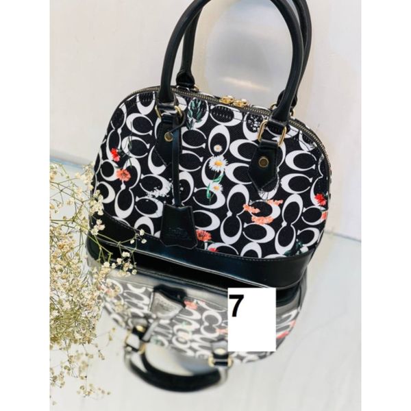 کیف زنانه هلالی وارداتی درنیکا