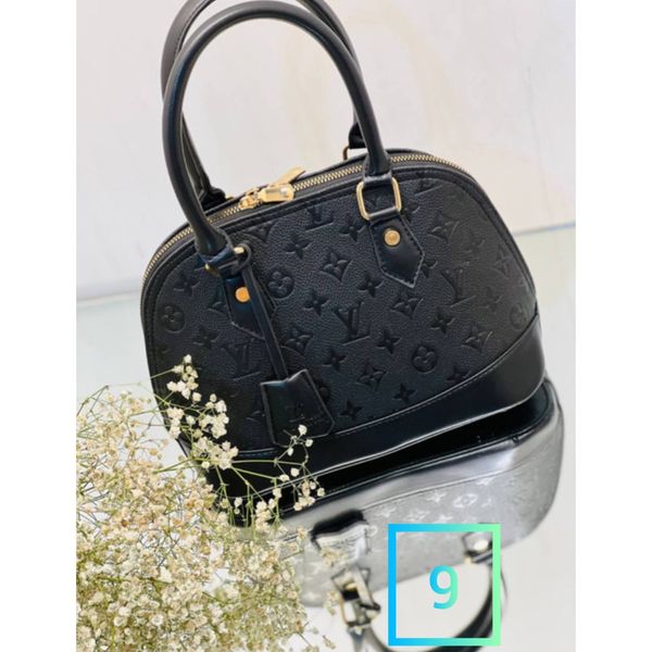 کیف زنانه هلالی وارداتی درنیکا