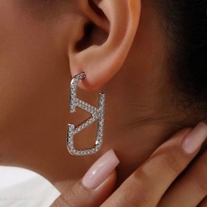 خرید انلاین گوشواره زنانه نگینی