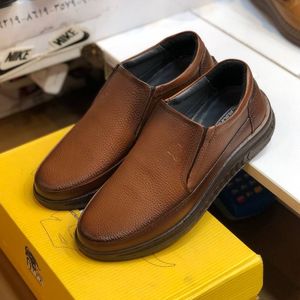 خرید اینترنتی قیمت کفش چرم مردانه مدل گالاس عسلی 496