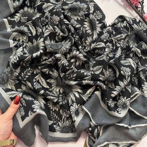فروش اینترنتی روسری نخی دور دست دوز
