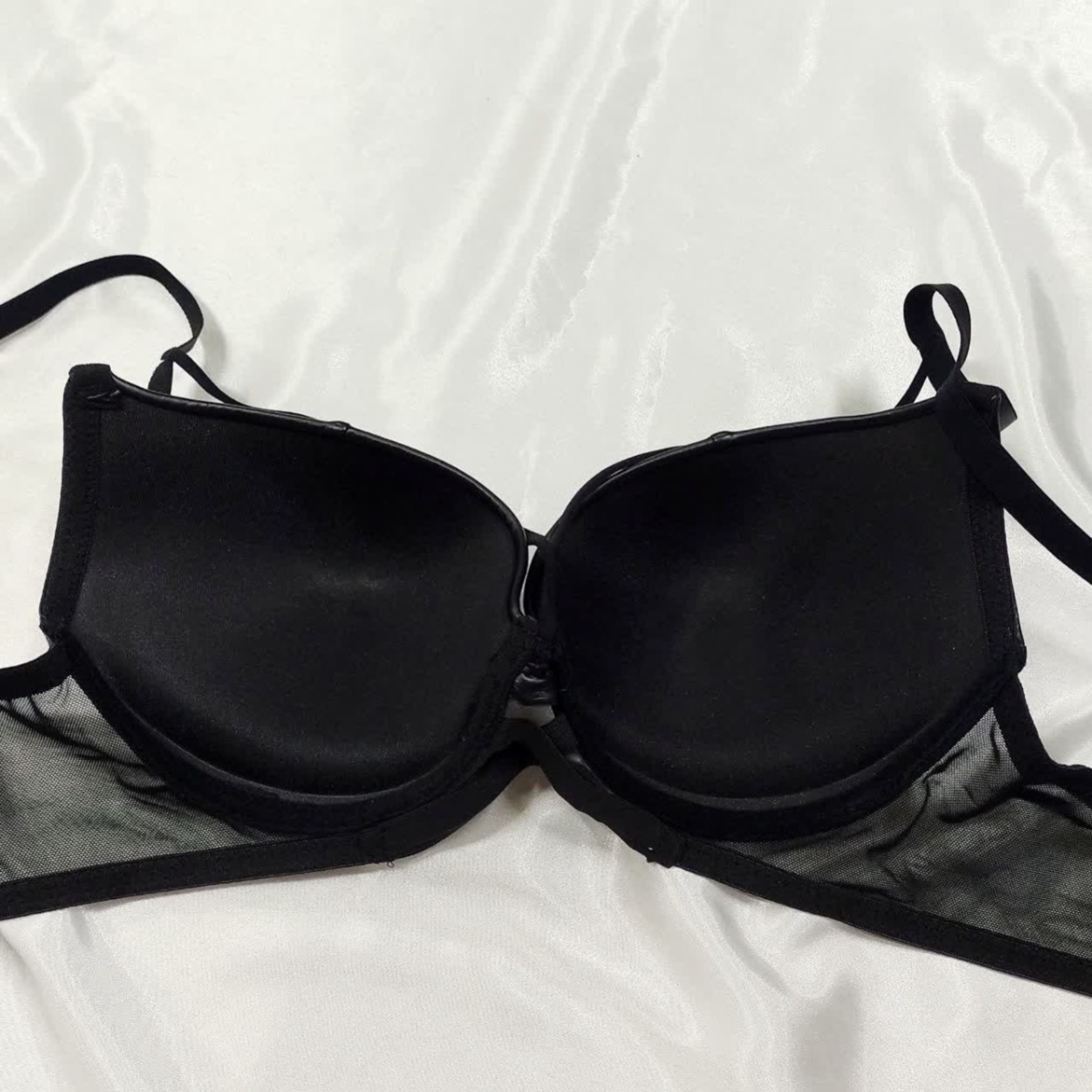 فروش اینترنتی ست شورت و سوتین چرمی زنانه st6r