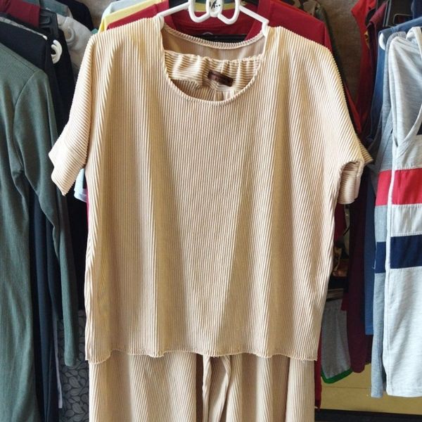 ست تیشرت شلوار بگ پلیسه زنانه st75