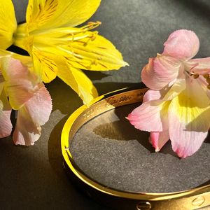 فروش اینترنتی دستبند زنانه کارتیه طلایی