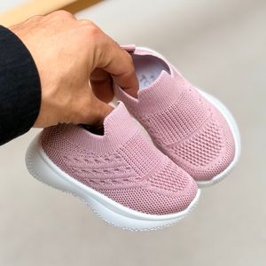 خرید اینترنتی قیمت کتونی جورابی نوزادی طرح سه خط از توباکو کد 5032602