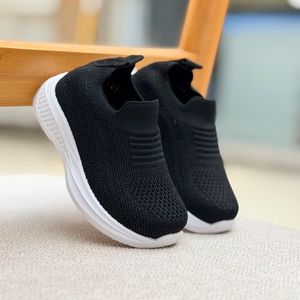 خرید اینترنتی قیمت کتونی بچگانه جورابی نقلی طرح boost از توباکو کد 5032605