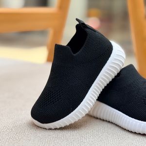 خرید اینترنتی قیمت کتونی بچگانه جورابی نقلی طرح یزی از توباکو کد 5032606