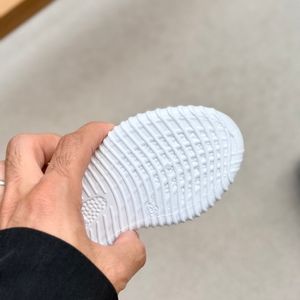 خرید اینترنتی قیمت کتونی بچگانه جورابی نقلی طرح یزی از توباکو کد 5032606