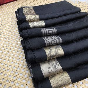 خرید اینترنتی روسری مشکی ژاکارد ابریشم حاشیه طلایی قواره 110
