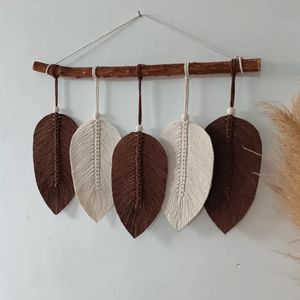 دکوری برگ مکرومه کادویی