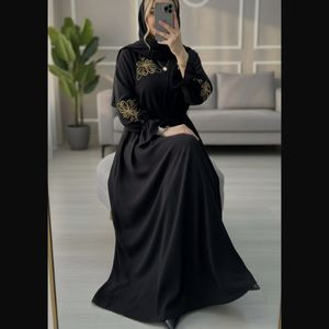 عبا گلدوزی رها