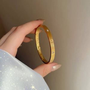 بنگل استیل نگین دار کارتیه طلایی