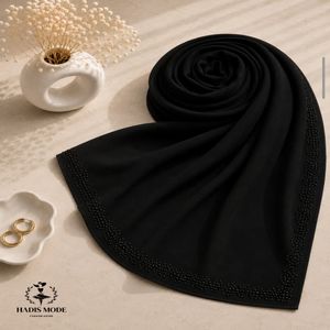 خرید اینترنتی قیمت روسری مشکی مجلسی کرپ حریر حاشیه نگین طرح مارپیچ
