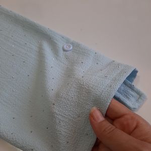 خرید اینترنتی قیمت شومیز زنانه نگین دار آبی روشن فری سایز از 38 تا44