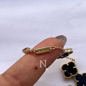 دستبند زنانه مدل ونکلیف مسترکوالیتی