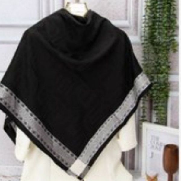 روسری وارداتی مشکی دور‌نقره ای