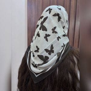 مشخصات مینی اسکارف موکا طرح‌بندی