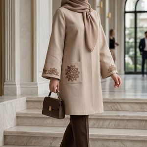 مانتو گلدوزی مدل خورشید شانتون اسلپ کرم