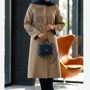 خرید اینترنتی مانتو گلدوزی محیا شانتون اسلپ تا سایز 54