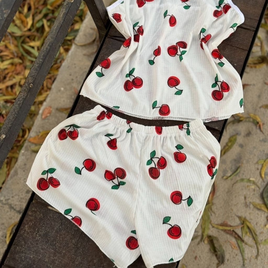خرید آنلاین تاپ و شلوارک نخی طرح آلبالو🍒