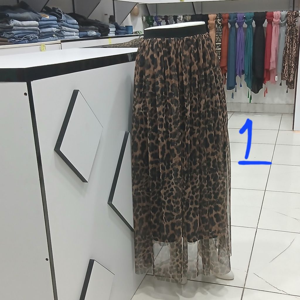 خرید اینترنتی دامن توری پلنگی پلیسه