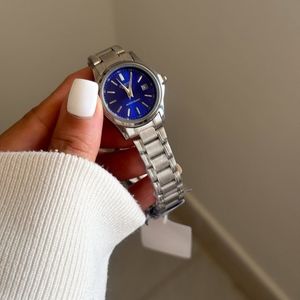 کاسیو گرد زنانه نقره ای ص آبیCASIO