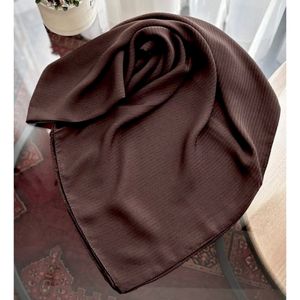 مشخصات روسری نخی اسکالر