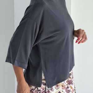 مشخصات تیشرت اویشو OYSHO بغل چاک کد 180831