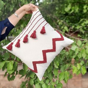 خرید انلاین کاور کوسن پانچ دوزی طرح منگوله دار