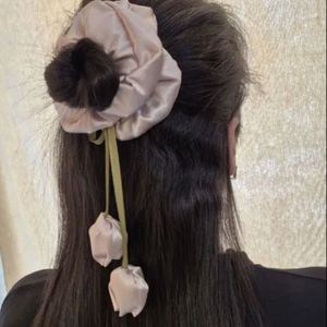 فروش اینترنتی کش مو ساتن آویزدار لاله