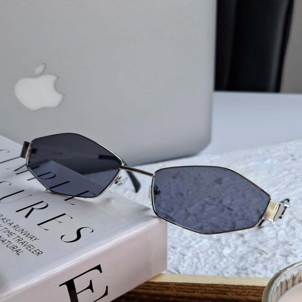 فروش اینترنتی عینک آفتابی طرح لوزی سلین فریم نقرهای عدسی مشکی UV400Celine Sunglasses