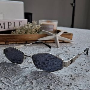 عینک آفتابی طرح لوزی سلین فریم نقرهای عدسی مشکی UV400Celine Sunglasses