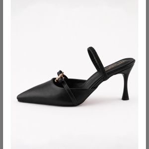 مشخصات کفش پاشنه دار YSL ایوا