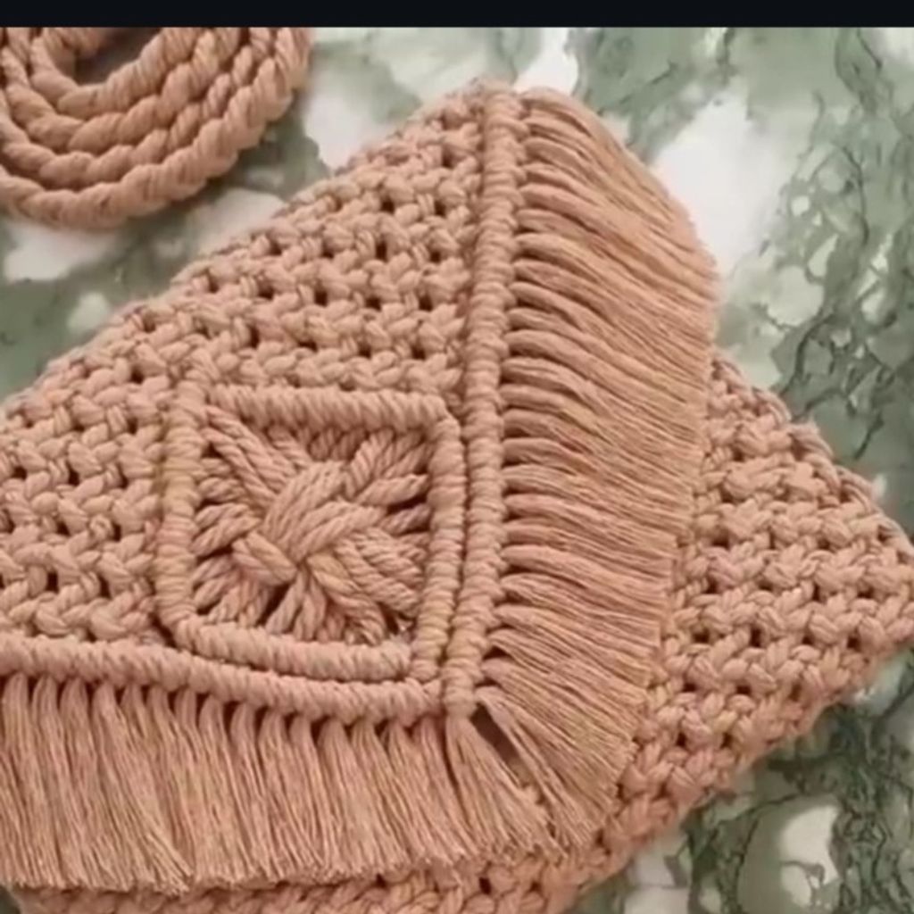 مشخصات کیف مکرومه