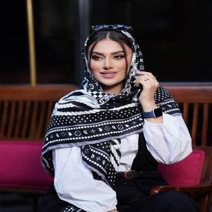روسري نخي Lv در رنگبندی