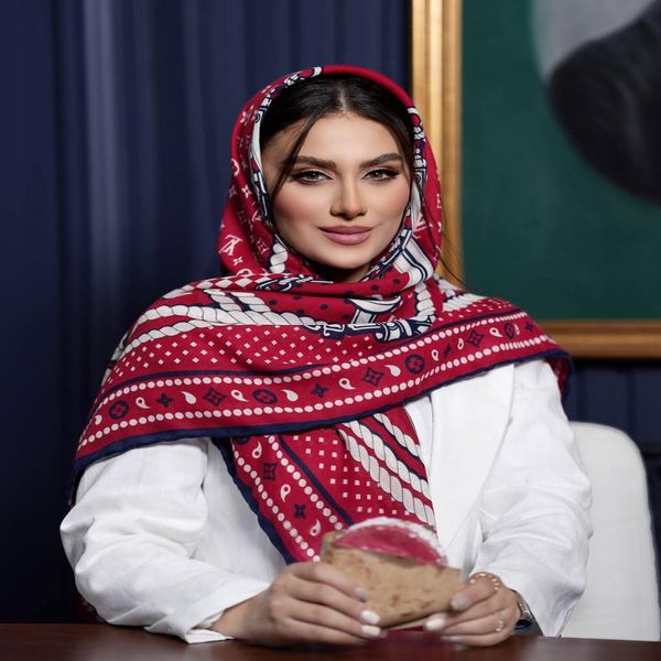 روسري نخي Lv در رنگبندی