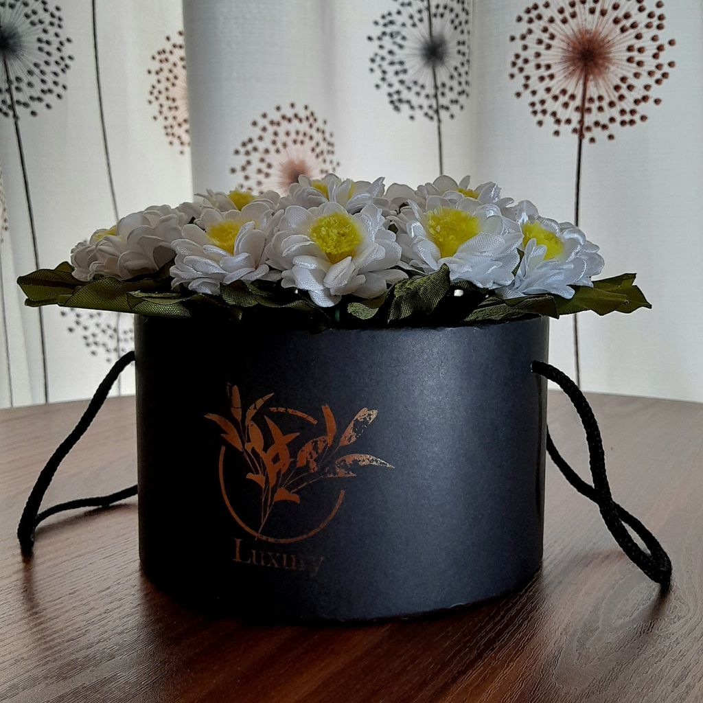 فروش اینترنتی باکس گل مدل بابونه سفید