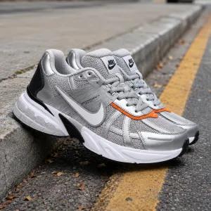 کفش ورزشی نایک وی تو کی ران NIKE V2K RUNطوسی